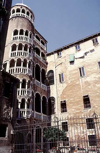 Italy - Venice Photos - Palazzo Contarini del Bovolo