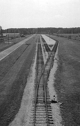 Poland photos - Auschwitz I I Birkenau - Rails and selection ramp - b&w