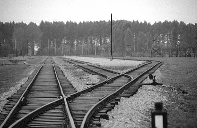 Poland photos - Auschwitz I I Birkenau - Rails and selection ramp - b&w