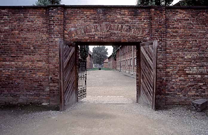 Poland photos - Auschwitz I - Execution Courtyard - Gate - color