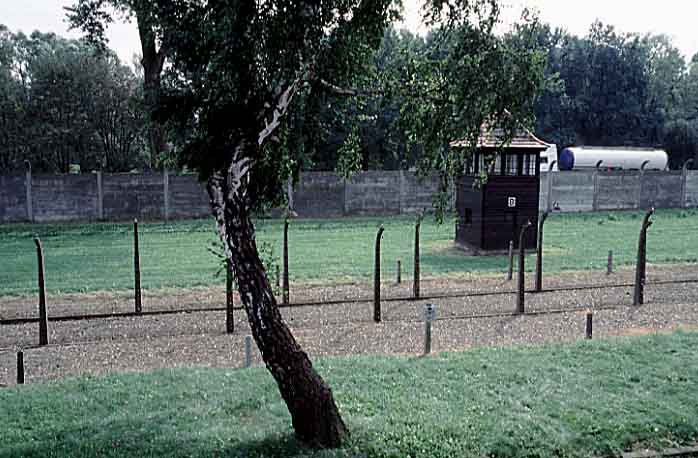 Poland photos - Auschwitz I - Guard Tower - color