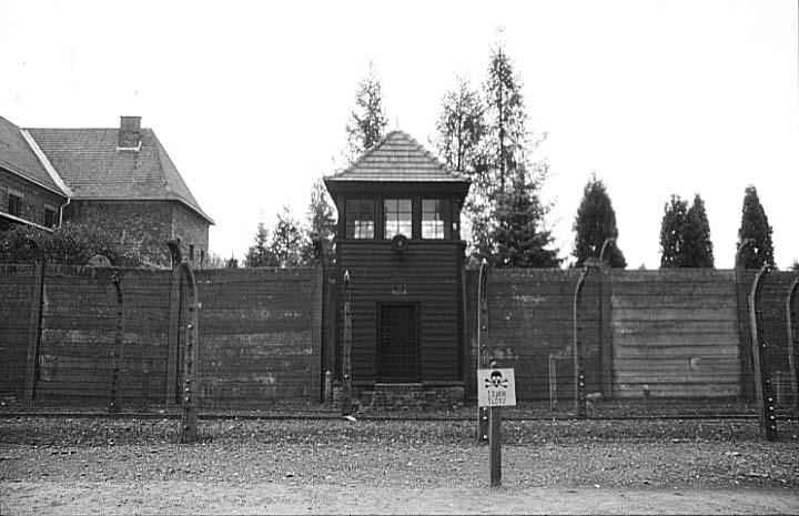 Poland photos - Auschwitz I - Guard Tower - b&w