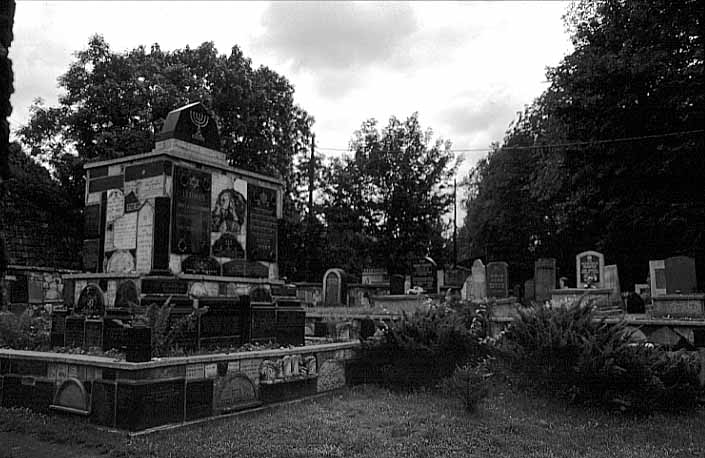 Poland photos - Krakow - Kazimierz - Jewish Cemetary - b&w