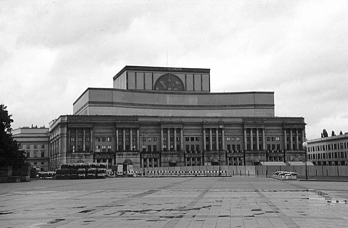 Poland photos - Warsaw - Theatre - b&w